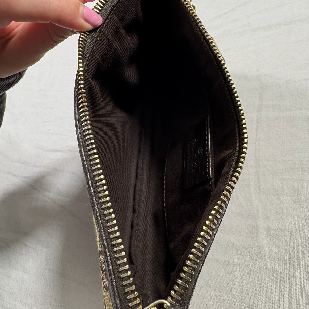 Authentic Gucci Wristlet Pouch Monogram Pre-Owned GG Canvas Web Stripe Charm - Picture 5 of 5